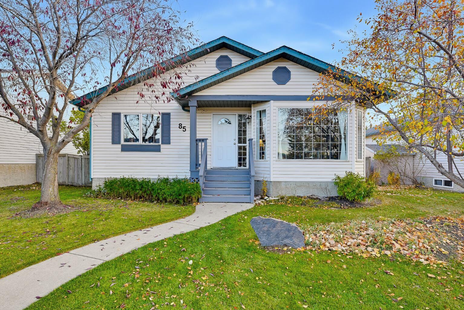 Property Photo:  85 West McDougal Road  AB T4C 1P9 