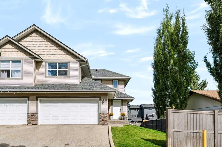 Property Photo:  75 Cedarwood Lane SW  AB T2W 6J3 