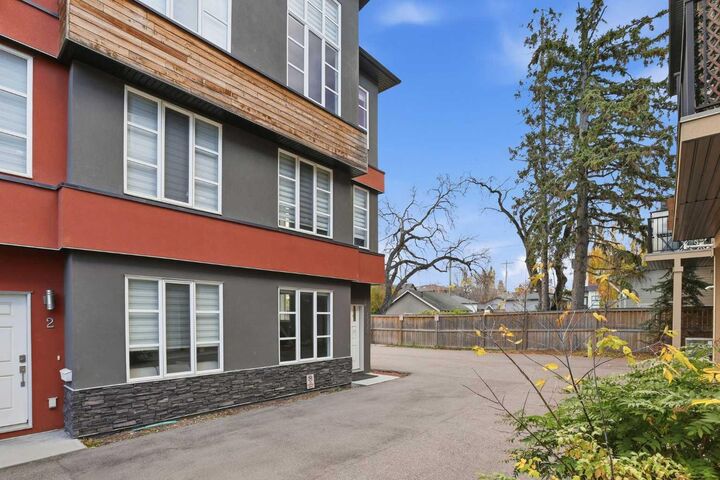 Property Photo:  1930 26A Street SW 3  AB T3E 2B7 