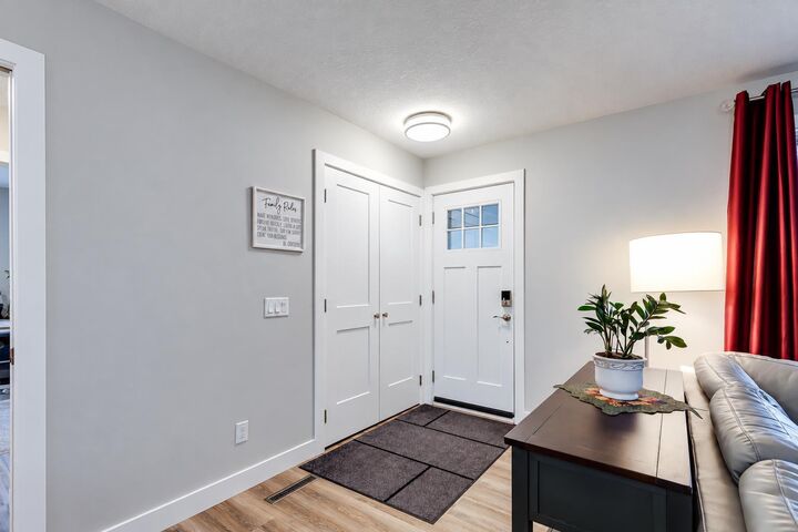 Property Photo:  96 Alderwood Close SE  AB T2H 1T3 
