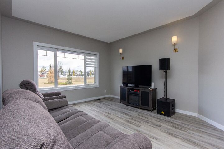 Property Photo:  55 Viscount Drive  AB T4R 0G6 