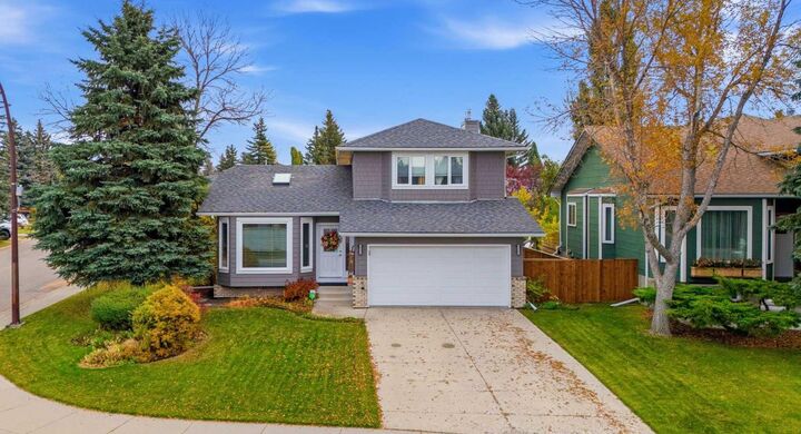 Property Photo:  20 Sunlake Road SE  AB T2X 2T5 