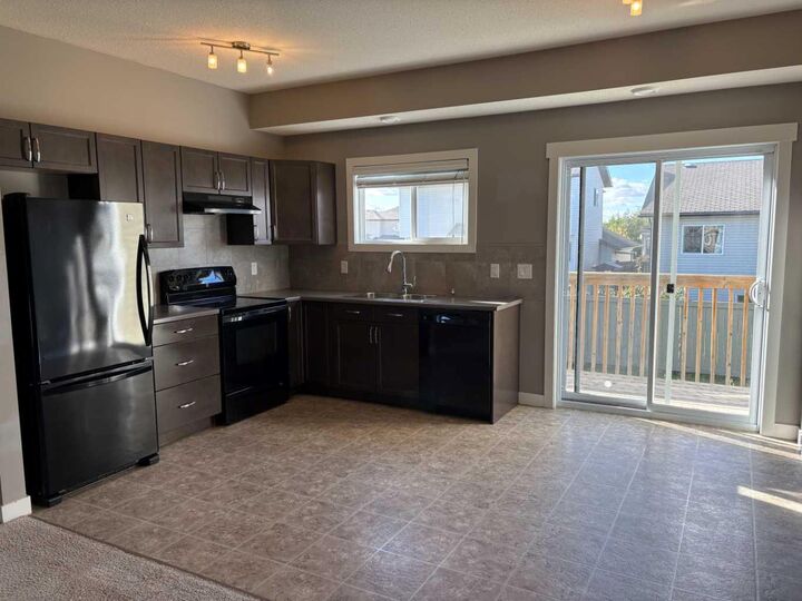 Property Photo:  B(Up), 10138 85A Street B(Up)  AB T8X 0N7 
