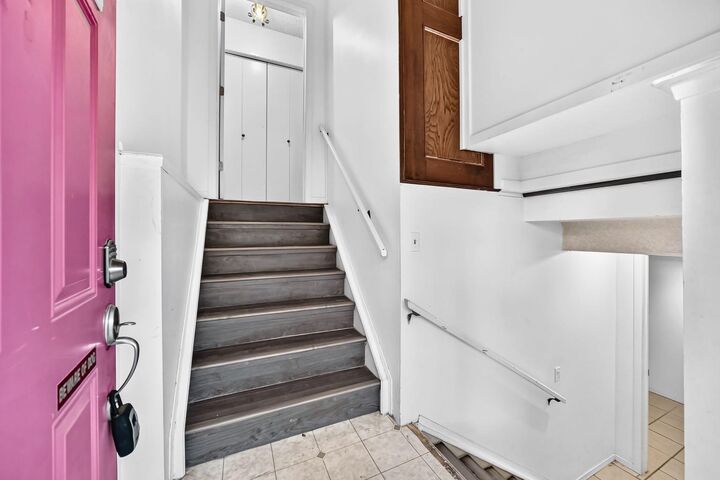 Property Photo:  260 Berwick Drive NW  AB T3K 1P5 