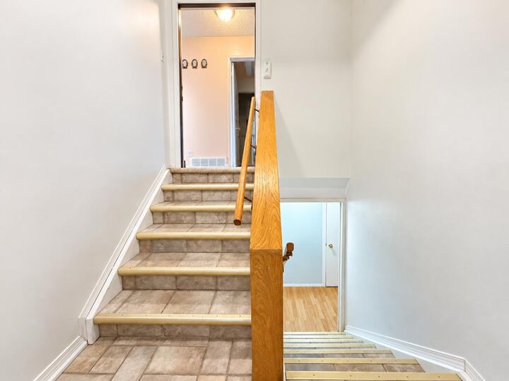 Property Photo:  606 34 Avenue NE  AB T2E 2K2 