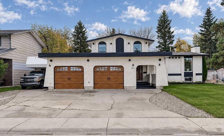 Property Photo:  9821 76A Avenue  AB T8V 3Y5 