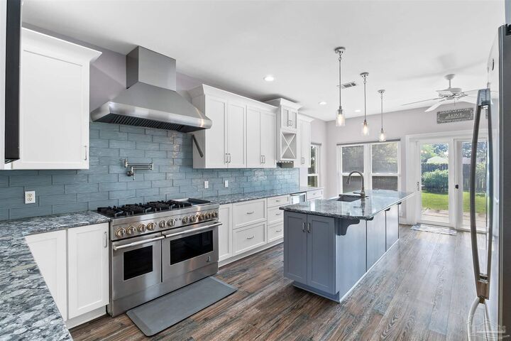 Property Photo: 3473 Marcus Pointe Blvd FL 32505