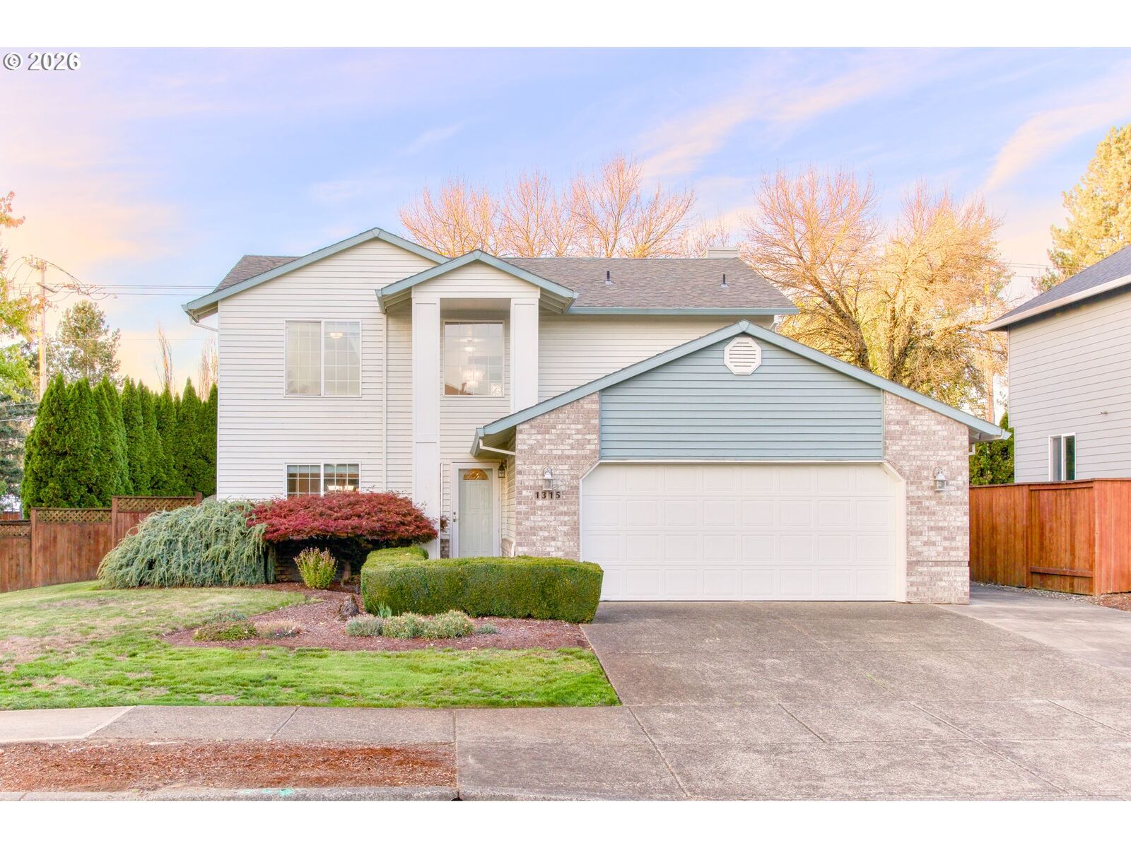 Property Photo:  1315 NE Zachary St  OR 97124 