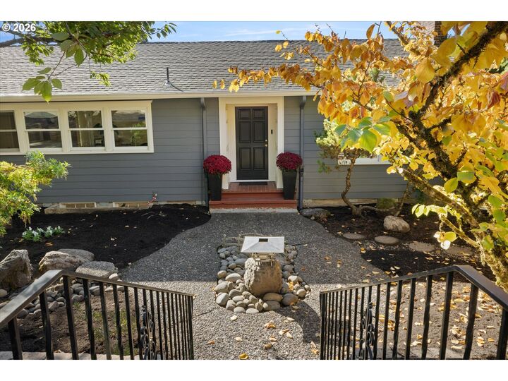 Property Photo: 1625 SW Westwood Dr OR 97239