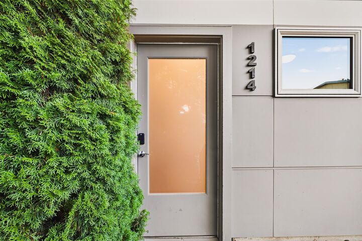 Property Photo:  1214 N Northgate Way  WA 98133 