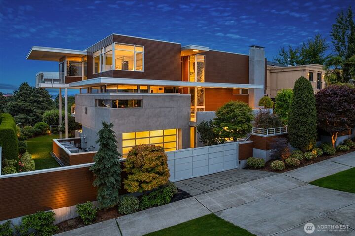 Property Photo: 1124 Sunset Avenue SW WA 98116
