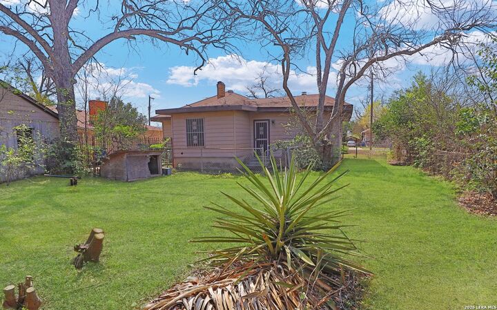 Property Photo:  231 Dumoulin Ave  TX 78210 