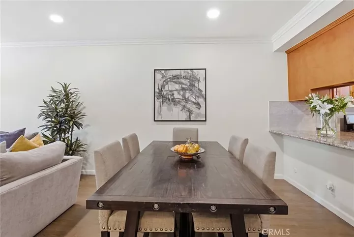 Property Photo: 729 S Hobart Boulevard 11 CA 90005
