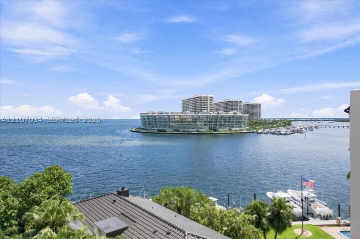 Property Photo:  3581 E Glencoe St 605  FL 33133 
