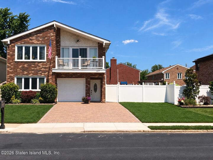 Property Photo:  477 Vineland Avenue  NY 10312 