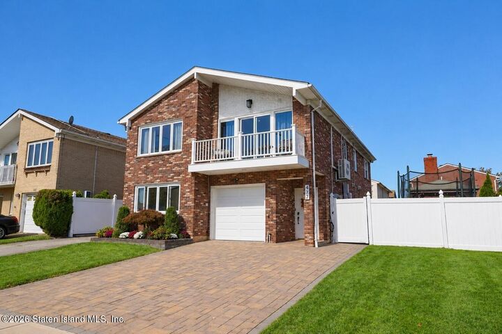 Property Photo:  477 Vineland Avenue  NY 10312 