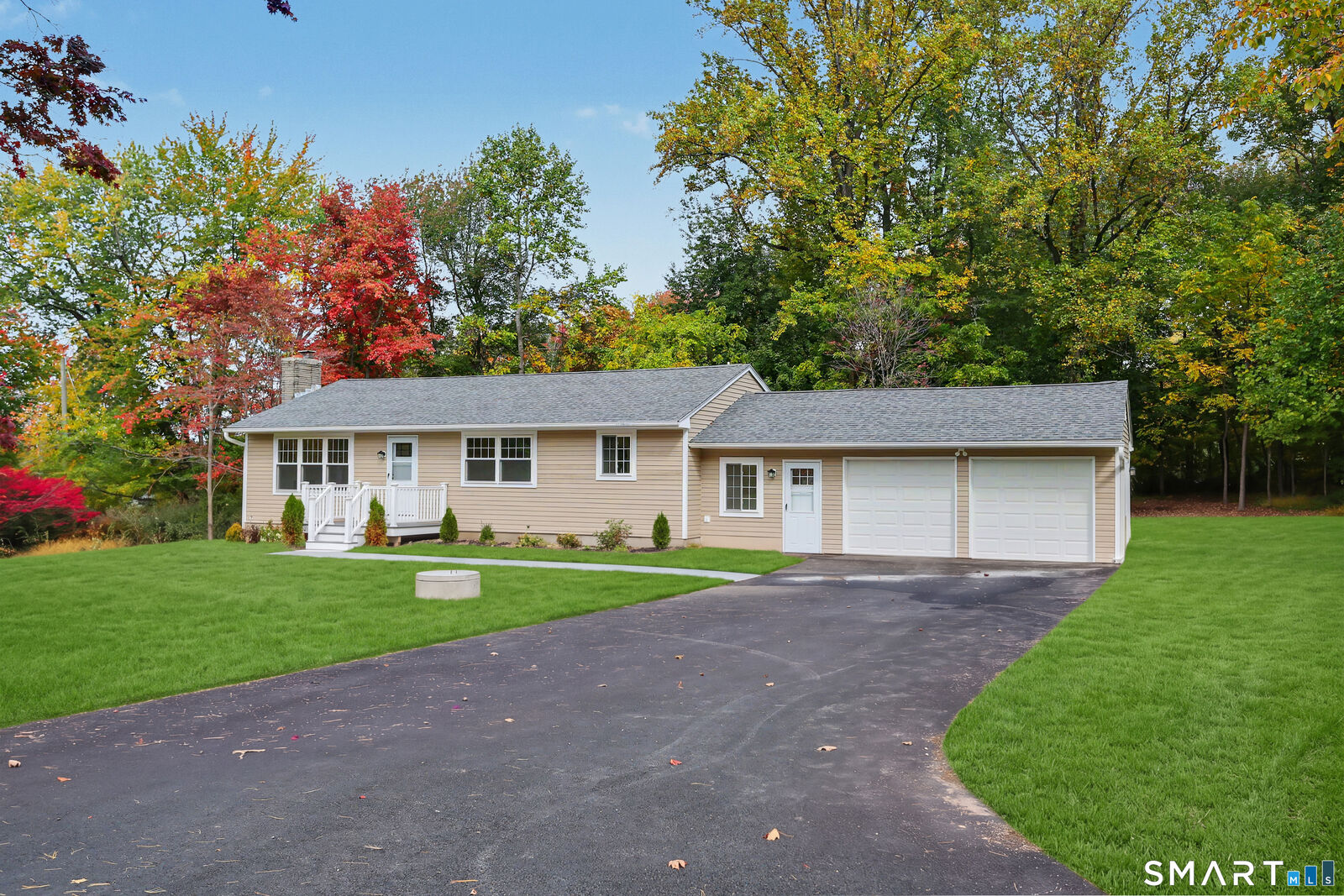 Property Photo:  30 East Maiden Lane  CT 06468 