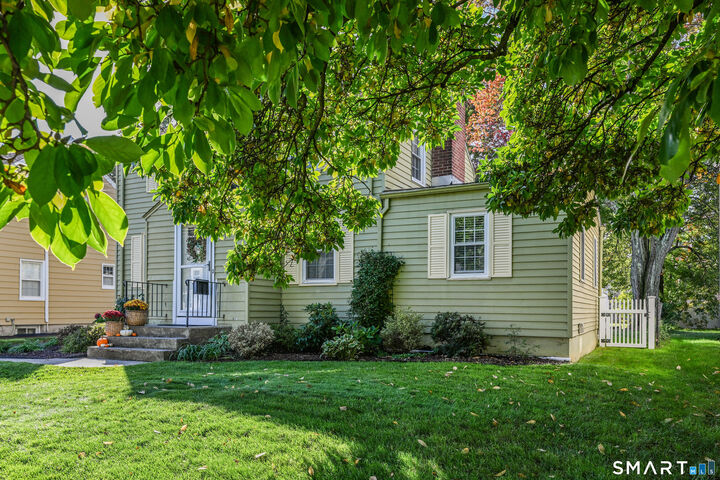 Property Photo:  127 Edgemere Avenue  CT 06110 