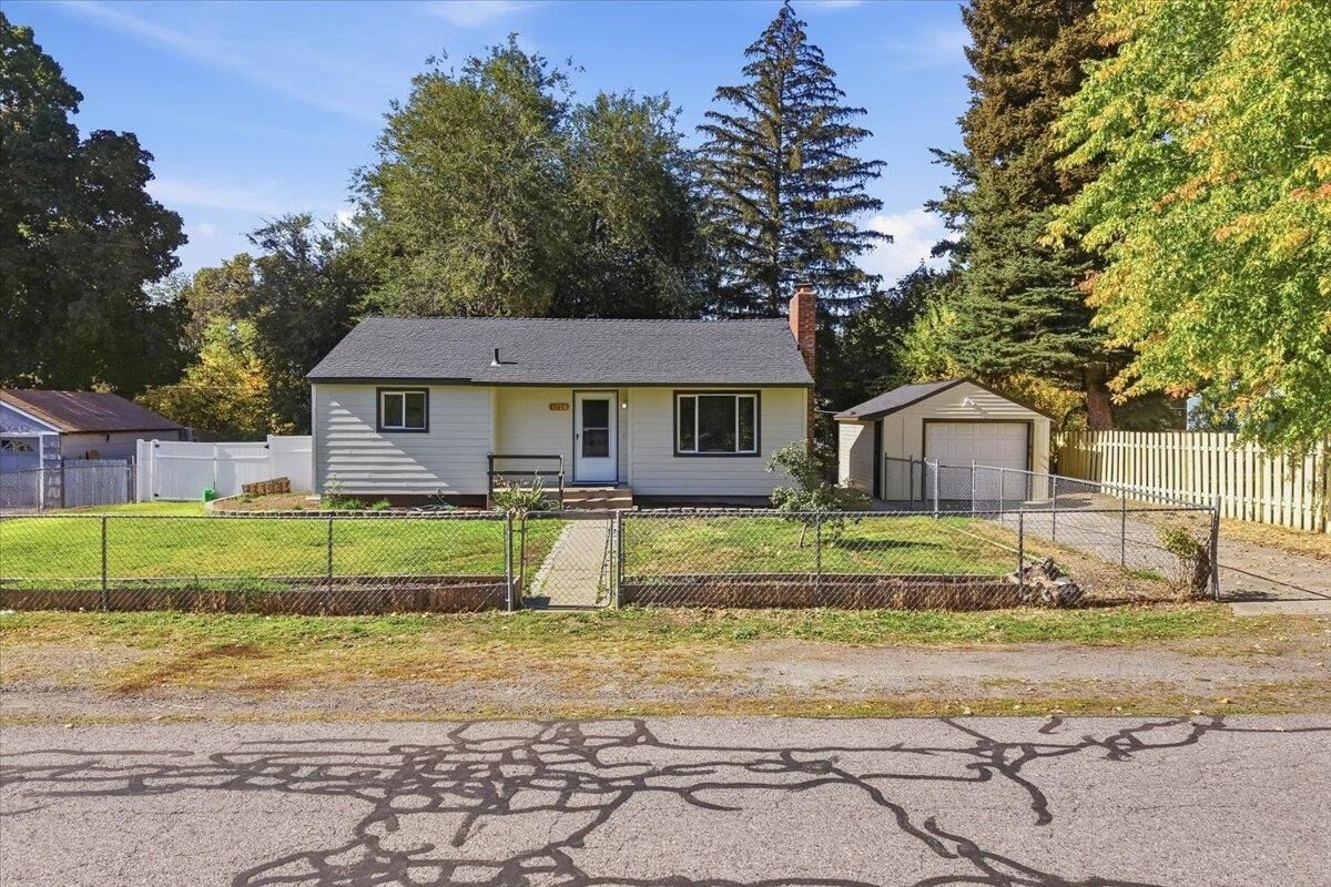 Property Photo: 1101 N Rudolf Rd WA 99206