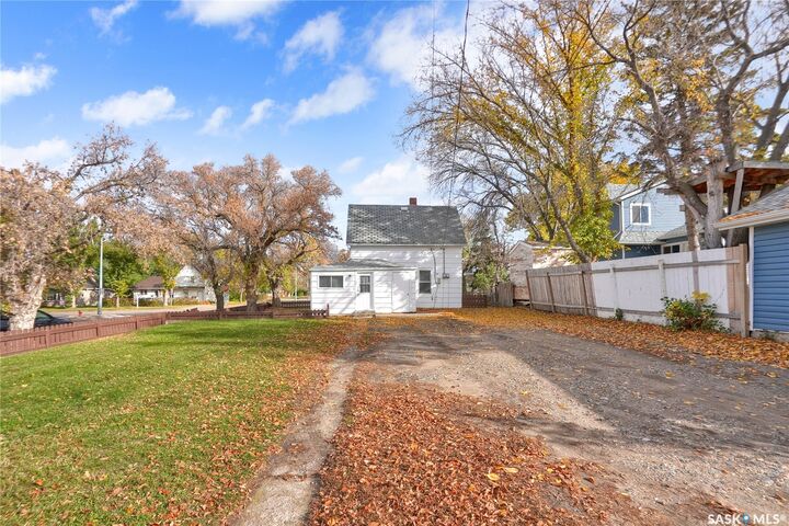 Property Photo:  406 Main Street S  SK S6H 5S9 