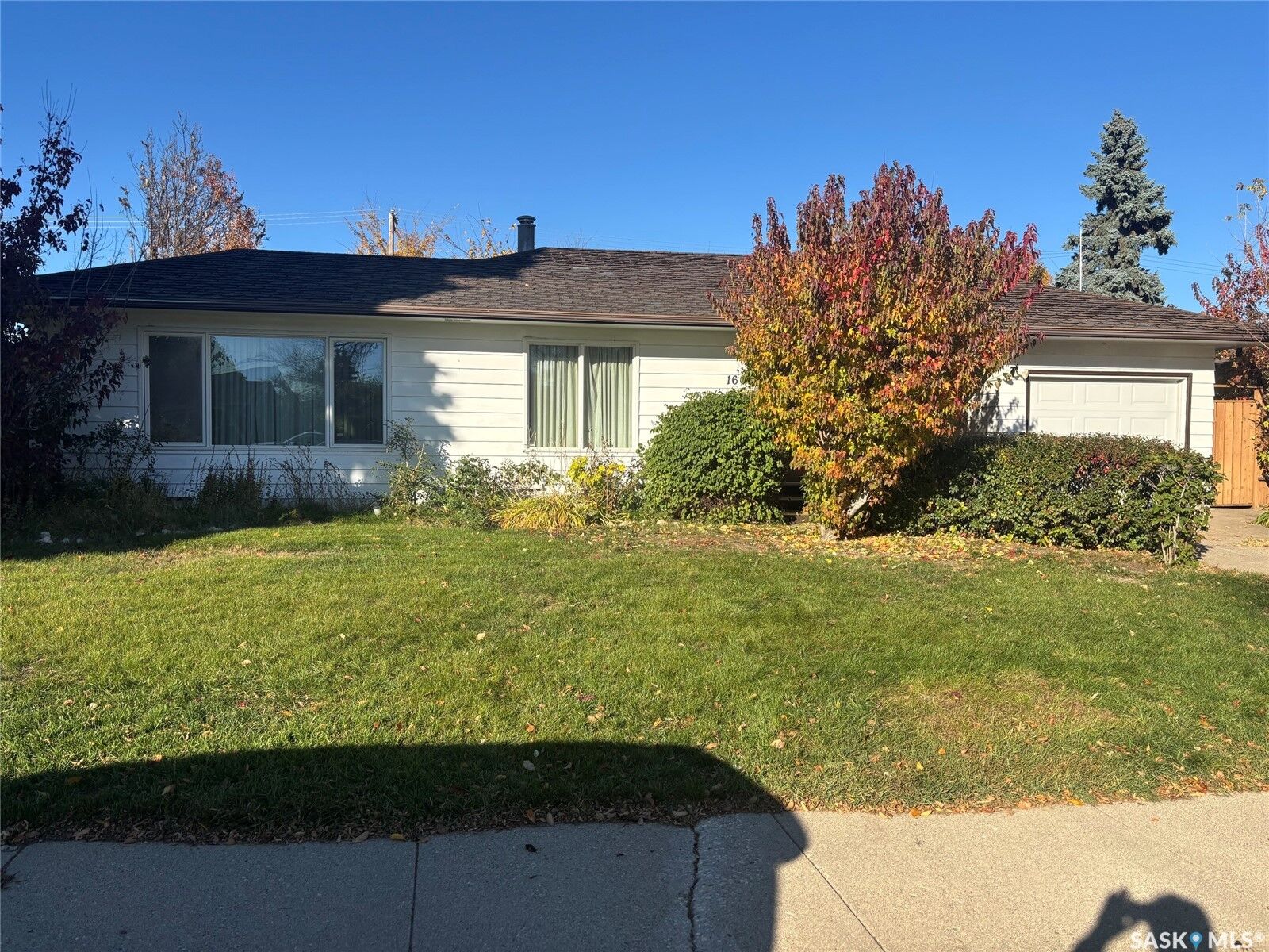 Property Photo:  1605 Landa Street  SK S7J 0P5 