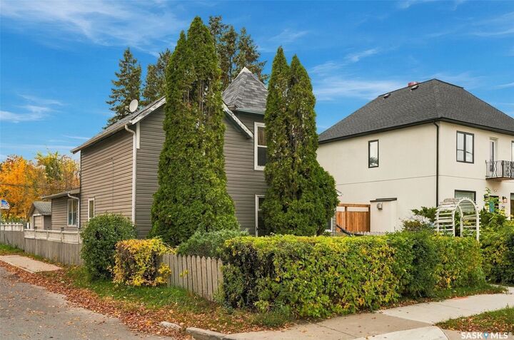 Photo de la propriété: 741 H Avenue S SK S7M 1X2