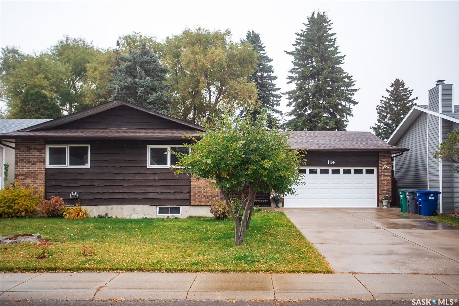 Property Photo:  114 Willoughby Crescent  SK S7H 4W7 