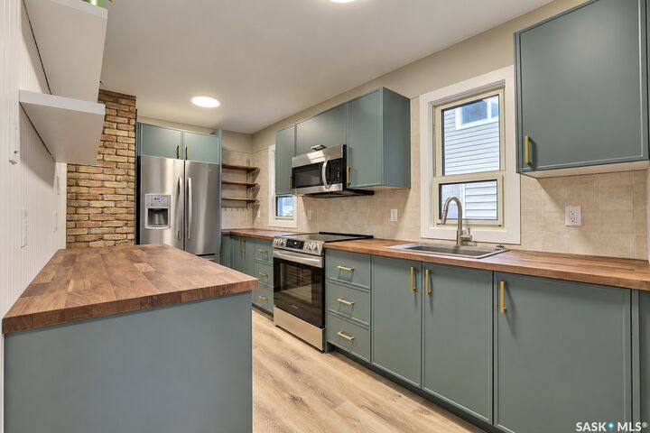 Property Photo:  3721 Caen Avenue  SK S4S 0Y5 