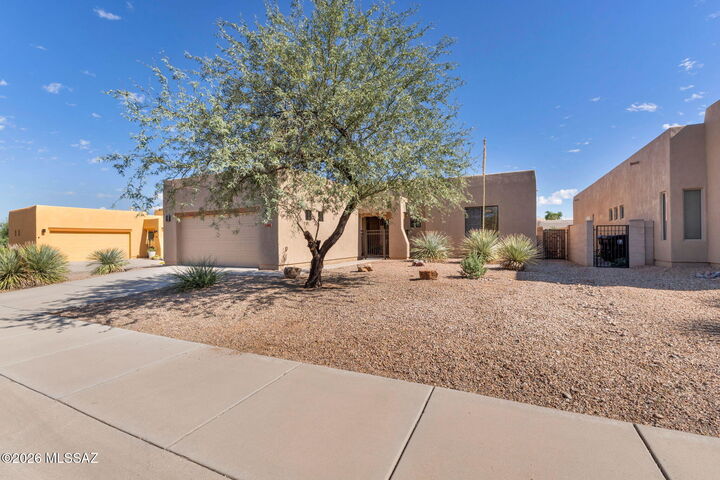 Property Photo:  8148 N Night Pony Drive  AZ 85743 