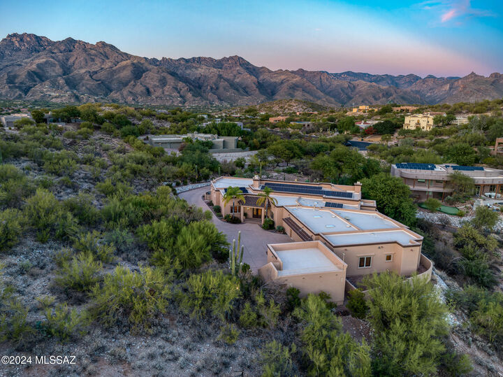Property Photo:  5043 N Marlin Canyon Place  AZ 85750 