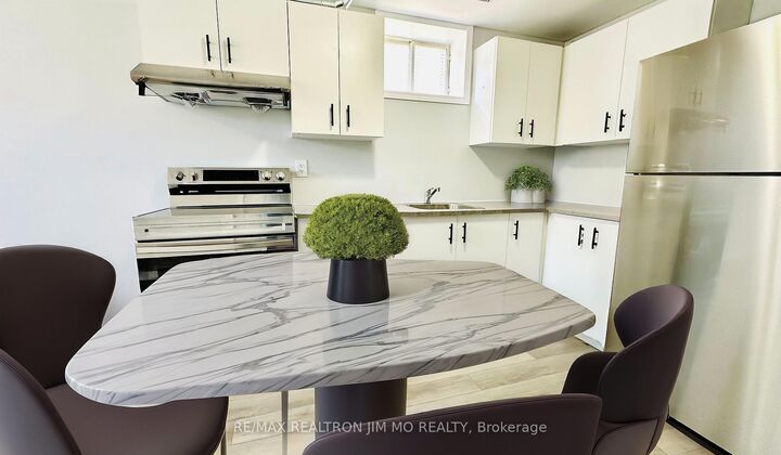 Property Photo:  288 Parkwood Avenue Lower  ON L4P 2X3 