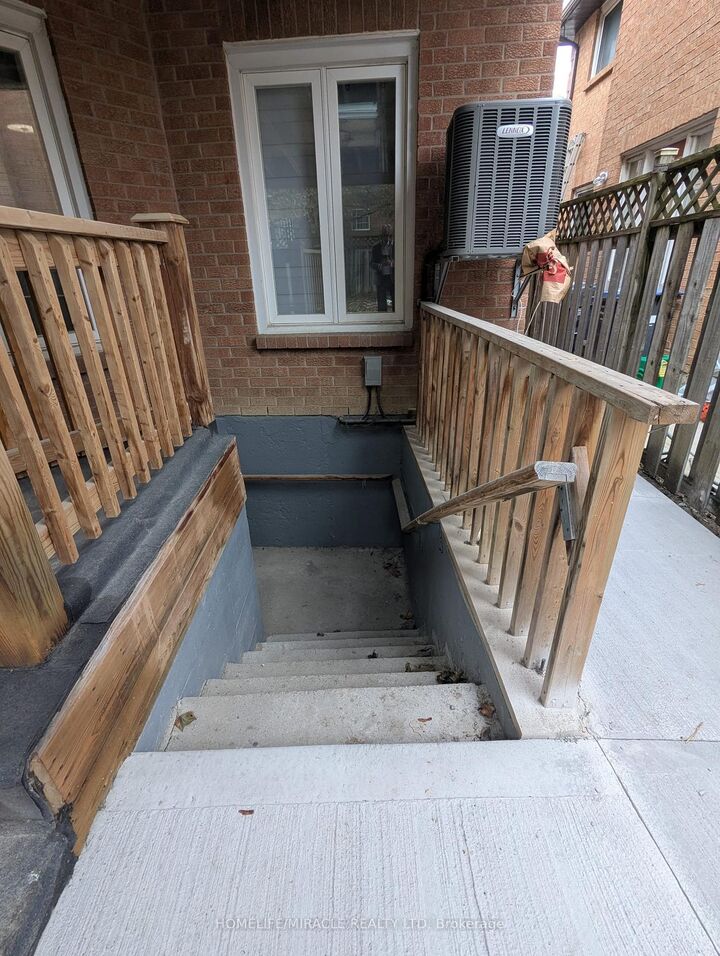 Property Photo:  5118 Cree Lane  ON L4Z 3B4 