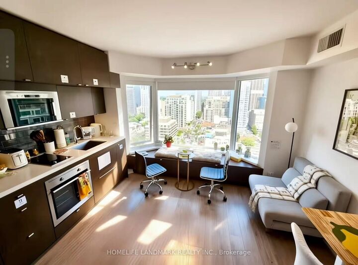Property Photo:  155 Yorkville Avenue 2206  ON M5R 0B4 