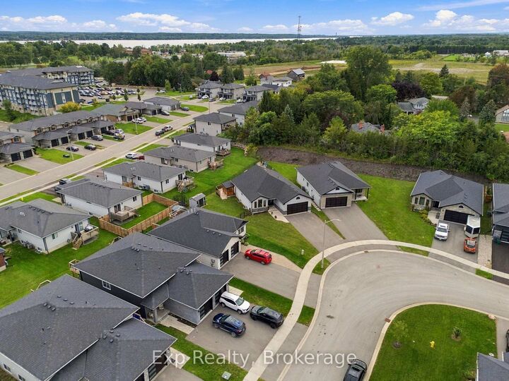 Property Photo:  14 Lehtinen Crescent  ON K8P 4G5 