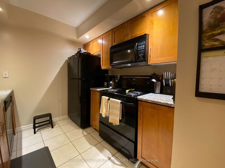 Property Photo:  270 Wellington Street W 613  ON M5V 3P5 