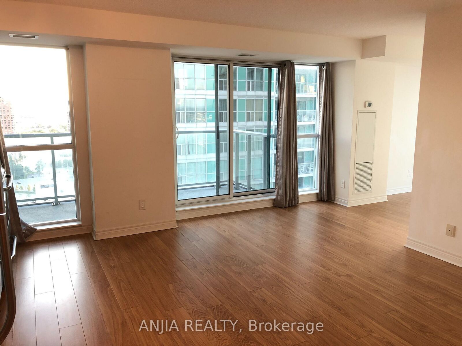 Property Photo:  50 Town Centre Court 2504  ON M1P 4Y7 