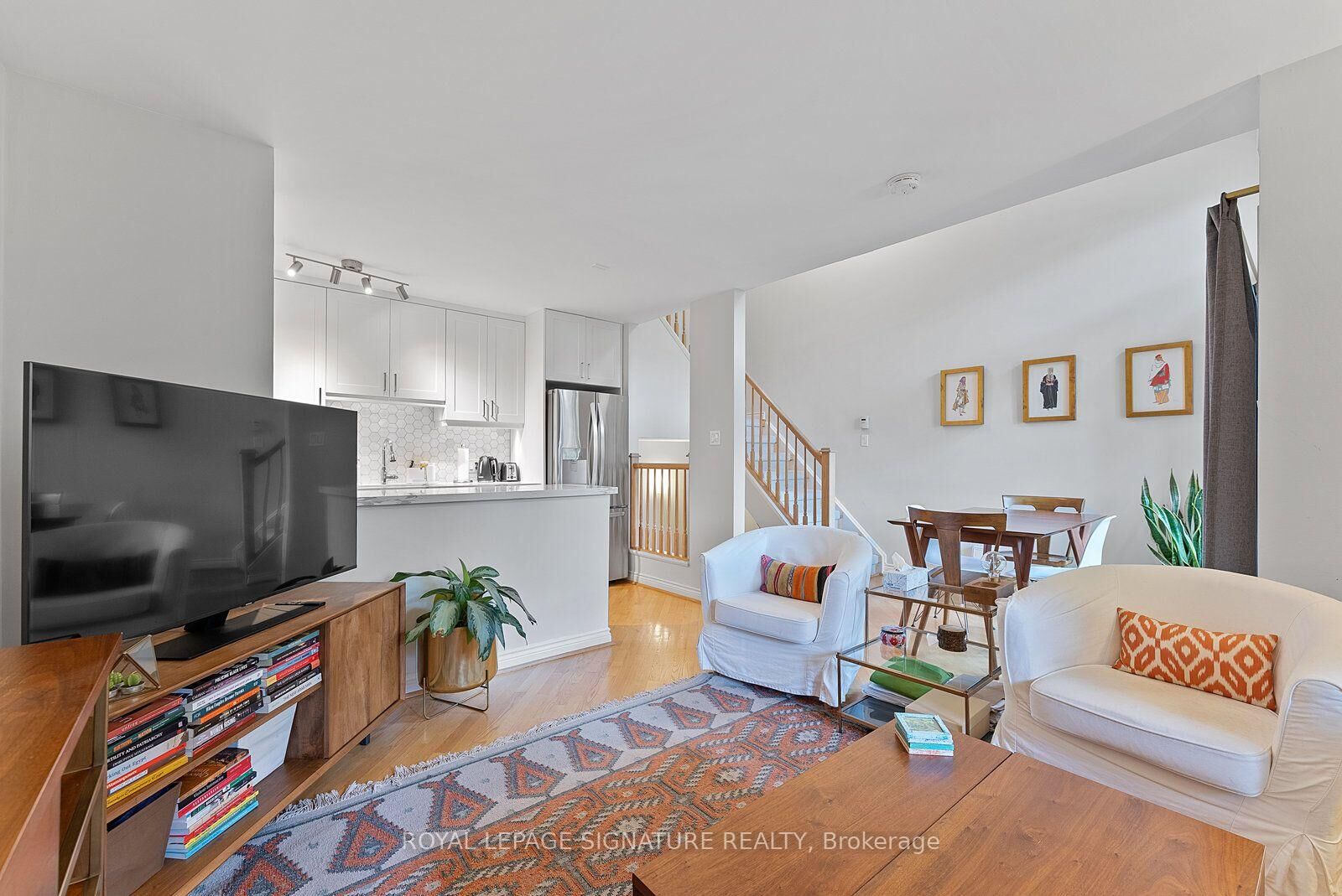 Property Photo:  359 Albany Avenue 2  ON M5R 3E2 