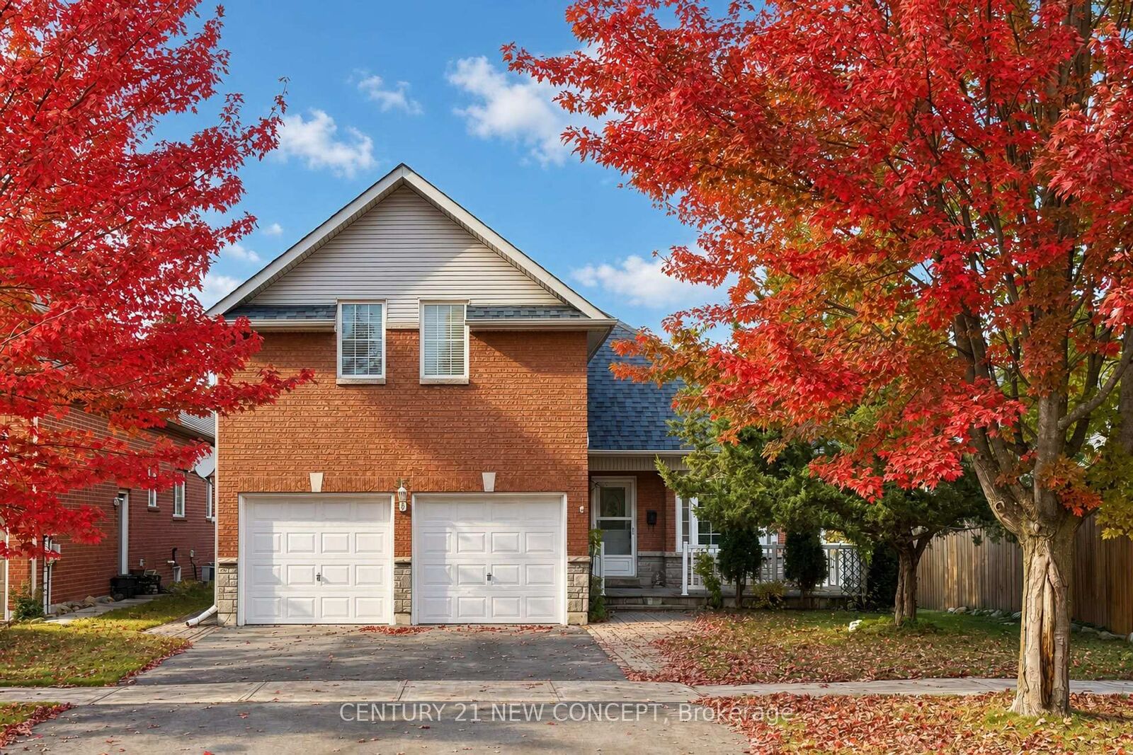 Property Photo: 95 Bayview Avenue N ON L4P 3Z3