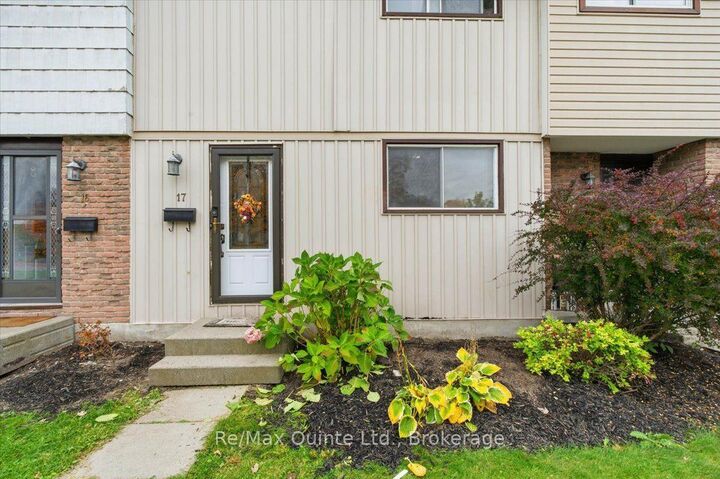 Property Photo:  17 Tiffany Place 17  ON K8V 6A3 