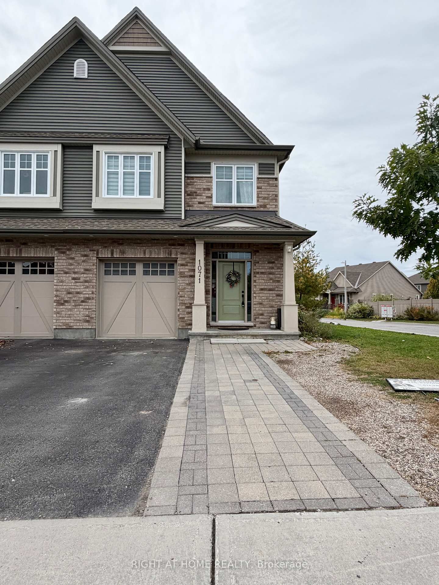 Property Photo:  1071 Cobble Hill Drive  ON K2J 0R1 
