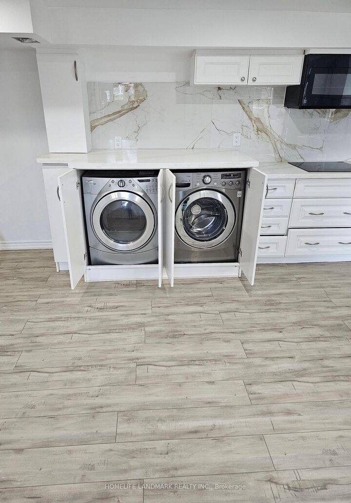 Property Photo:  165 Ellwood Drive W  ON L7E 4W5 