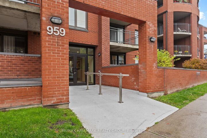 Property Photo:  959 North River Road 211  ON K1K 3V3 