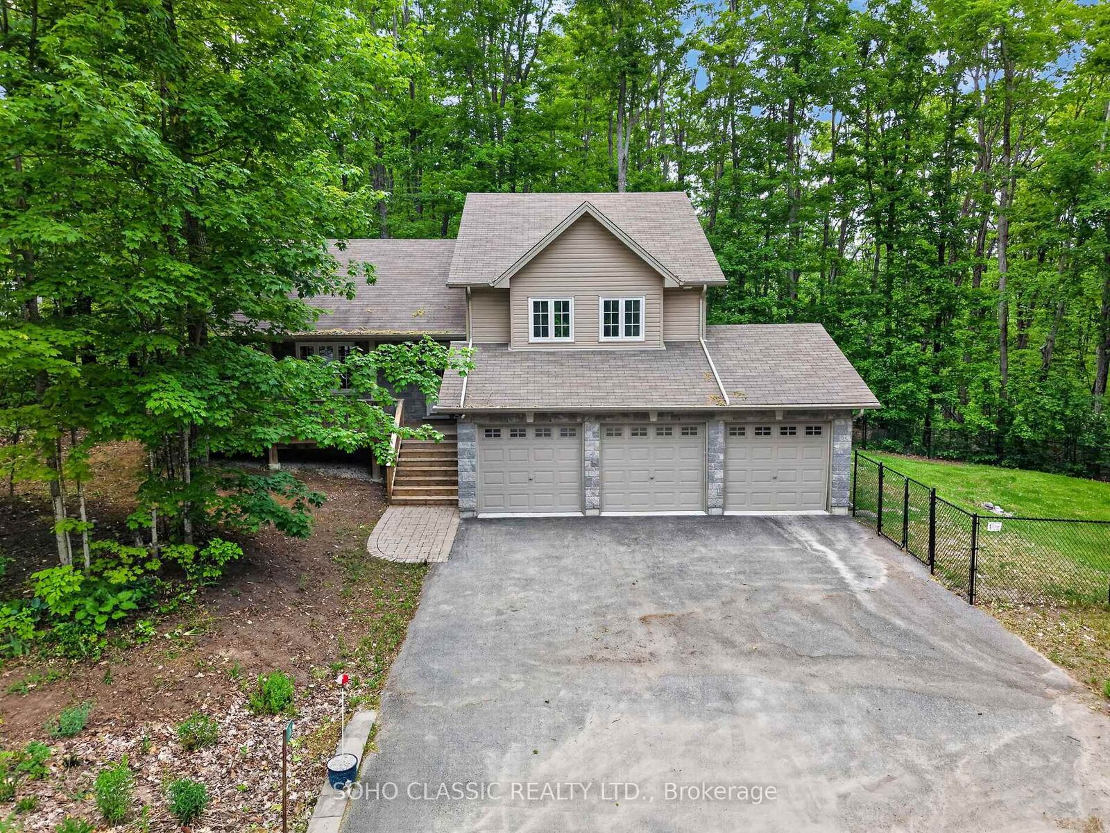 Property Photo:  16 Oneida Avenue  ON L0K 1E0 