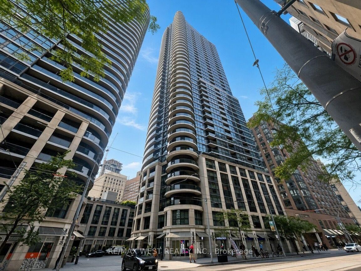 Property Photo:  21 Carlton Street 2101  ON M5B 1L3 