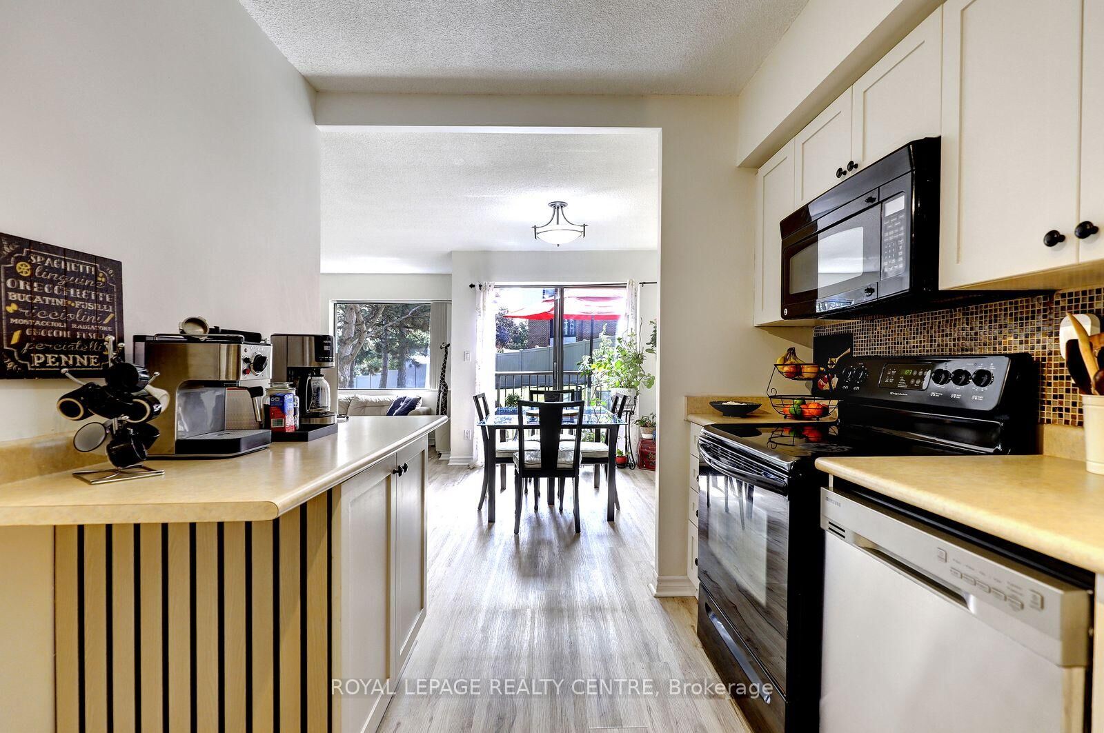 Property Photo:  1000 Cedarglen Gate 201  ON L5C 3Z5 