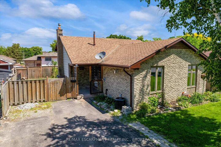 Property Photo:  49 Grove Avenue  ON L2P 1C9 