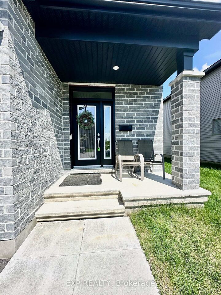 Property Photo: 712 Namur Street ON K0A 1W0