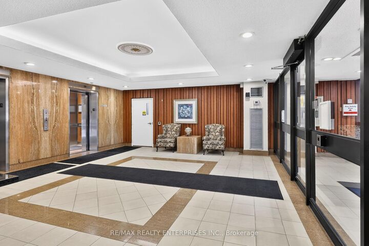 Property Photo:  50 Elm Drive E 610  ON L5A 3X2 