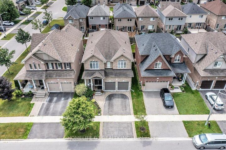 Property Photo:  47 Holyrod Drive  ON L1E 0G4 