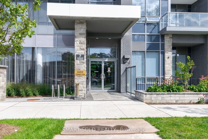 Property Photo: 7 Kenaston Gardens 603 ON M2K 0E9
